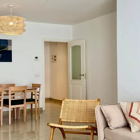 Mestral 2-5 * L' Escala